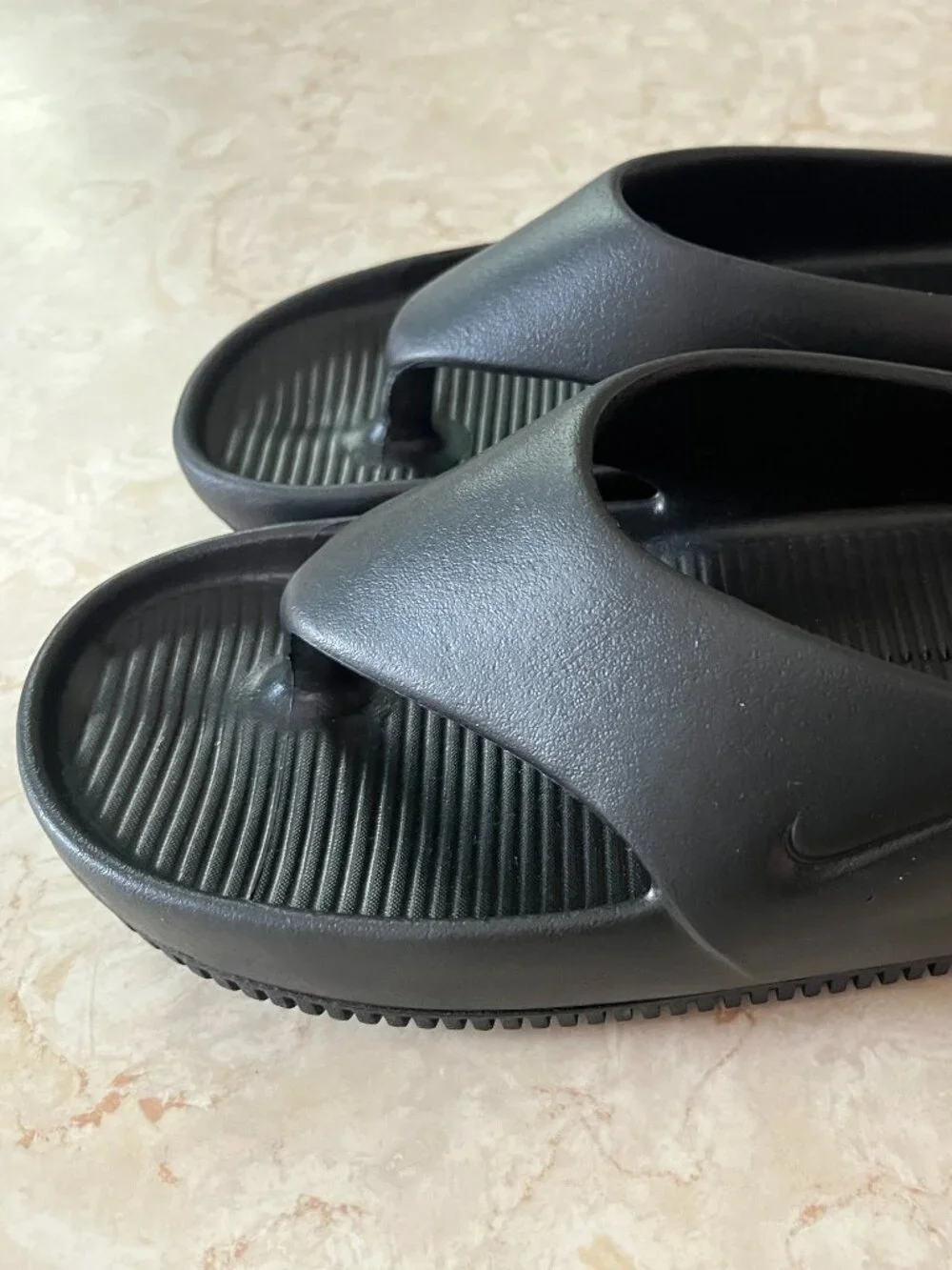 NWOB Nike Sz 7 Wmns Calm Black Flip Flop Thong Sandal